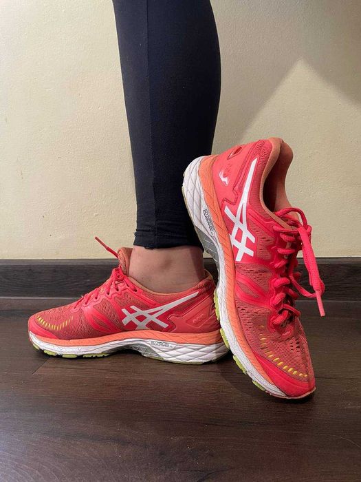 Кросівки asics жіночі