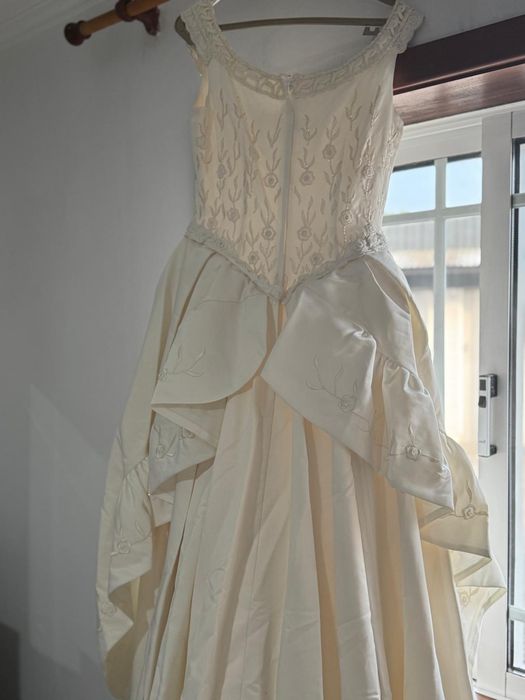 Vestido de noiva marca bem conceituada la Sposa como novo

Valor não é