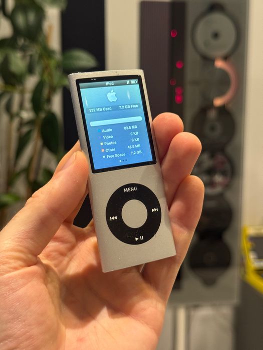 Apple iPod Nano 4th Gen 8GB Silver mp3 плеєр 98