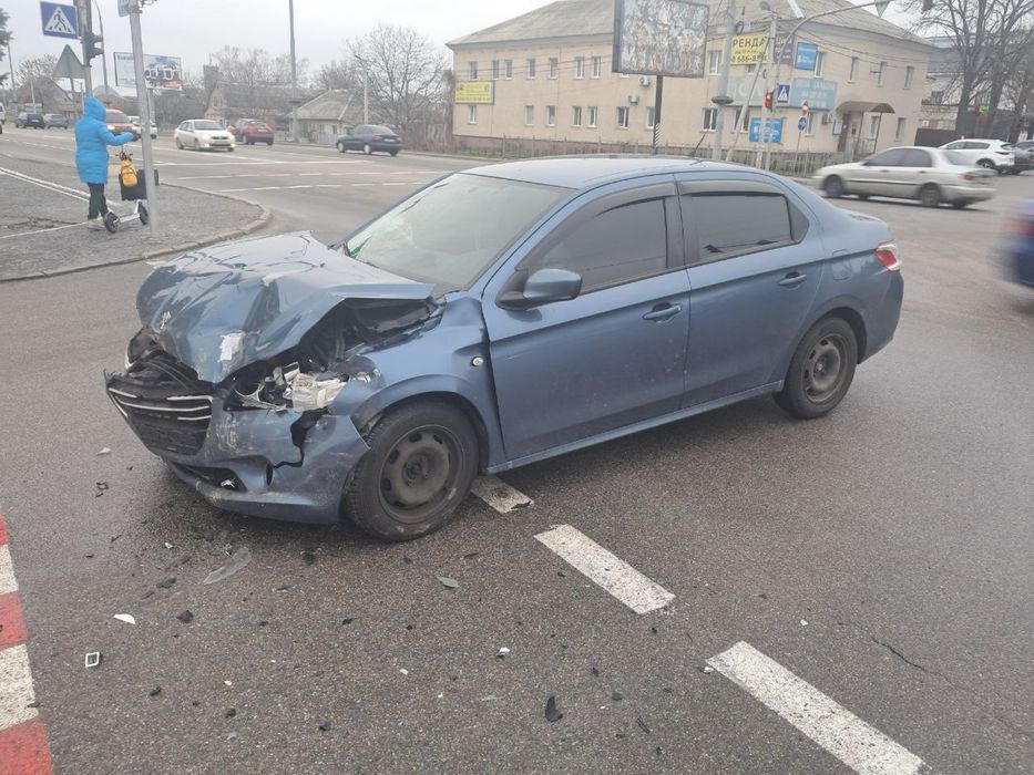 Peugeot 301 1.6 HDi дизель — економний, на ходу, після ДТП, торг