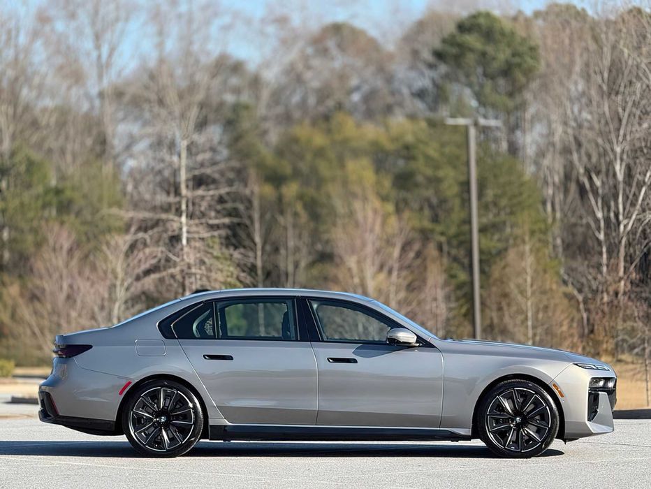 BMW i7      2023