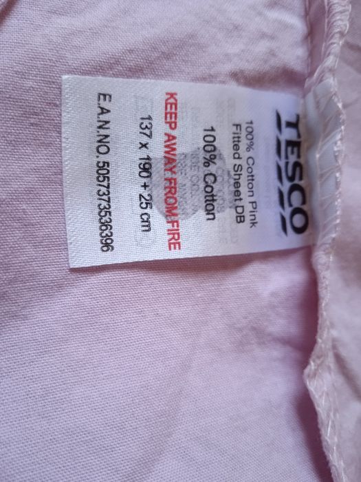 Хлопковая простынь на резинке Tesco. 137х190+25