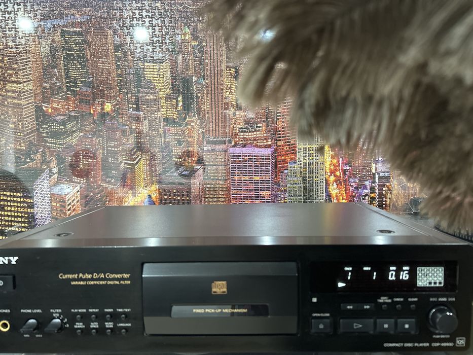 Dois Leitores de CD Sony CDP-XB930 QS (preço por unidade).