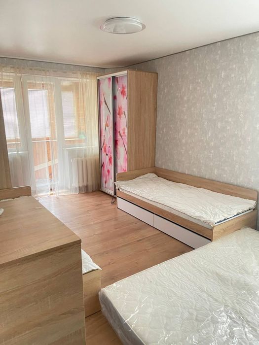129 квартал Продаю 3 кімнатну квартиру на 3 поверсі з ремонтом меблями і технікою, ще вона сучасна і комфортна для відпочинку, тихий район