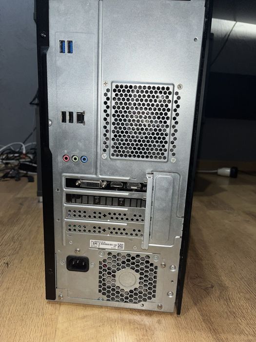 Komputer Republic of gamers oraz klawiatura w gratisie!