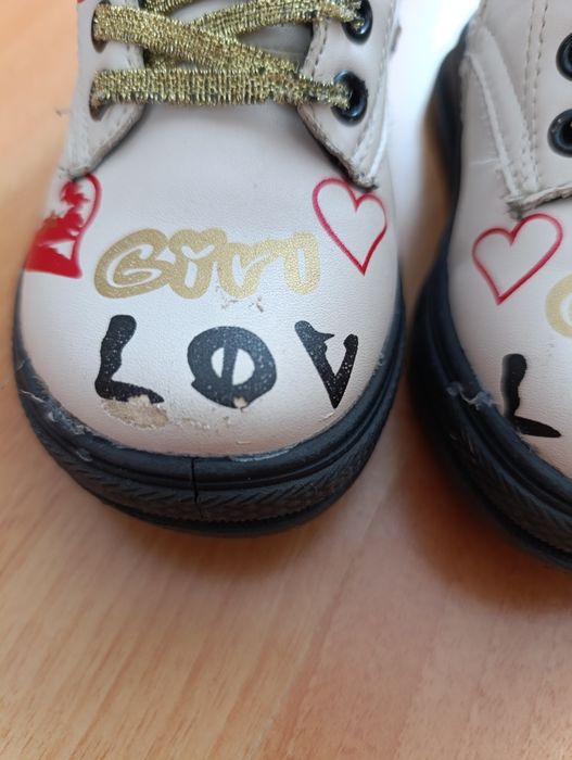 Продам дитяче взуття для дівчинки