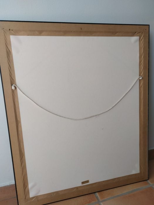 Moldura de madeira escura