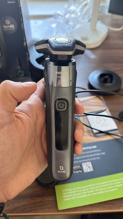 Електробритва Philips Shaver Series 7000 S7886/55 SkinIQ (Повний комплект)