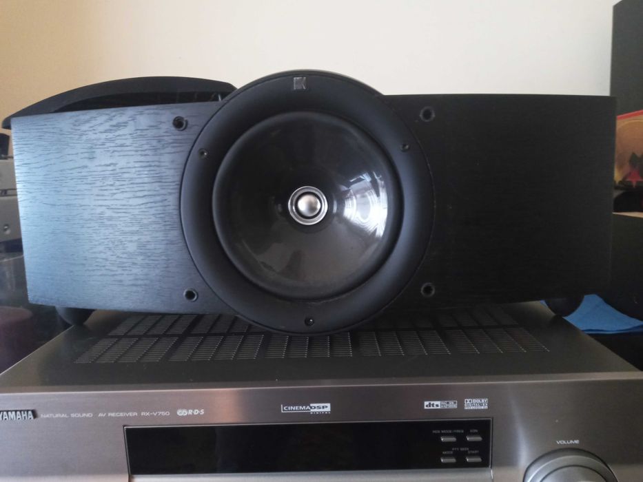 Coluna KEF Q 9C central