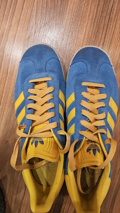 ADIDAS GAZELLE Pantone/ Bold Gold/ Core White