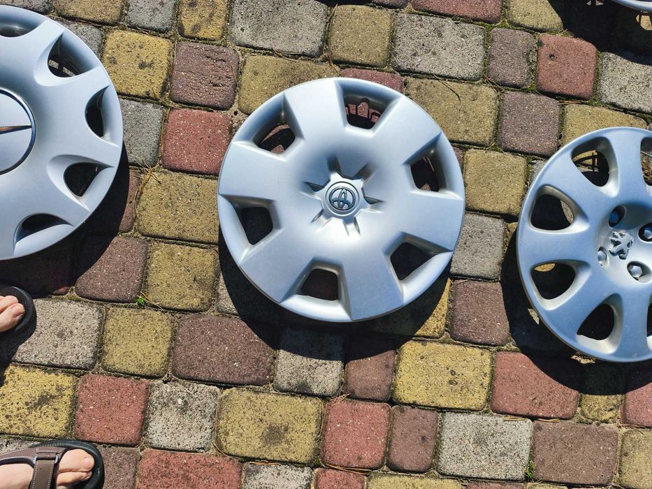 Sprzedam 5szt oryginalnych 15" calowych kołpaków samochodowych