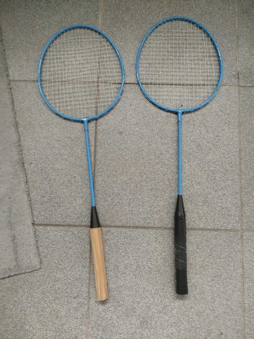 Raquetes de badminton.