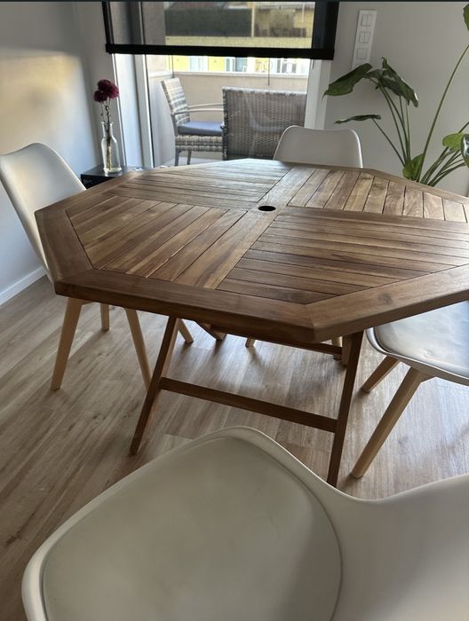 Conjunto mesa e cadeiras