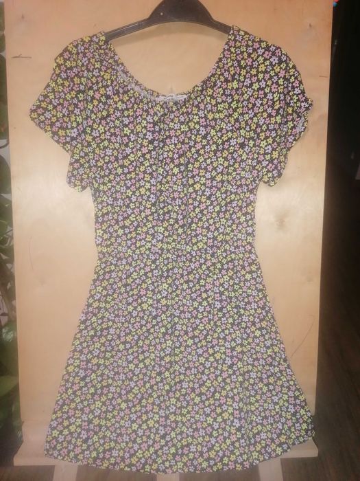 Sukienka 134 rozmiar