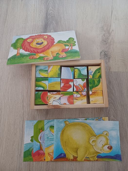 Brinquedos de madeira - puzzle em cubos