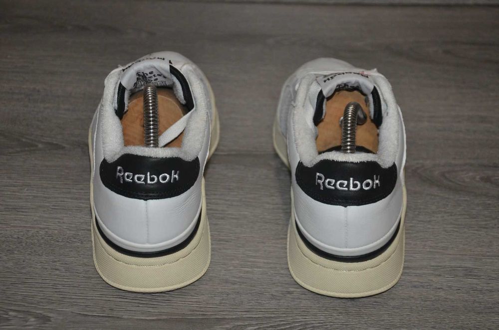 Продам кросівки шкіряні Фірма Reebok.