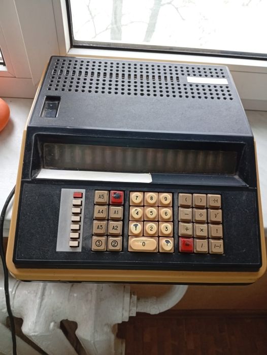 Калькулятор ІСКРА 122-1