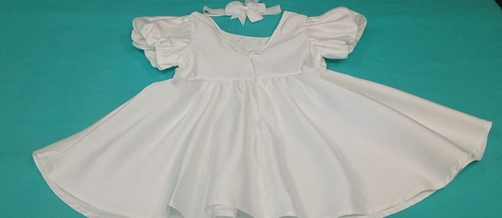 Sukienka biała atłasowa (12-18 M)