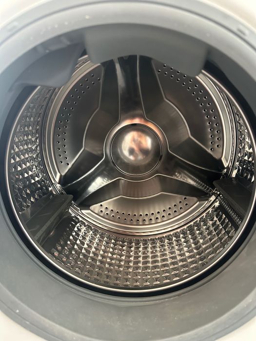 Máquina de lavar e secar roupa