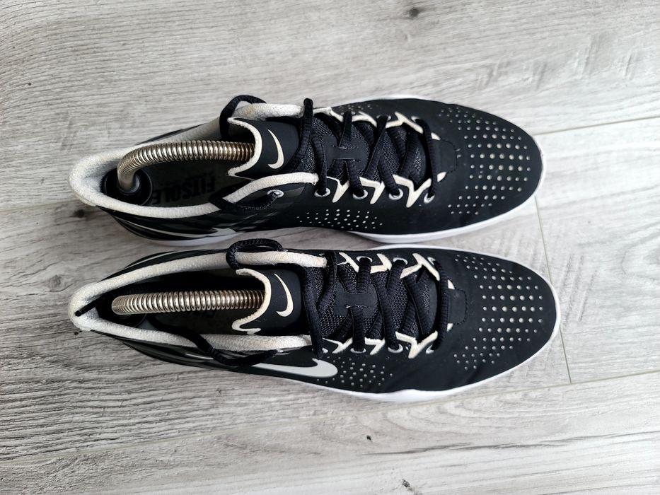 Продам фірмові кросівки Nike studio trainer