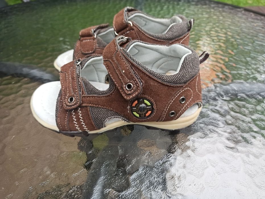 Sandały chłopięce r. 28 cm NOWE