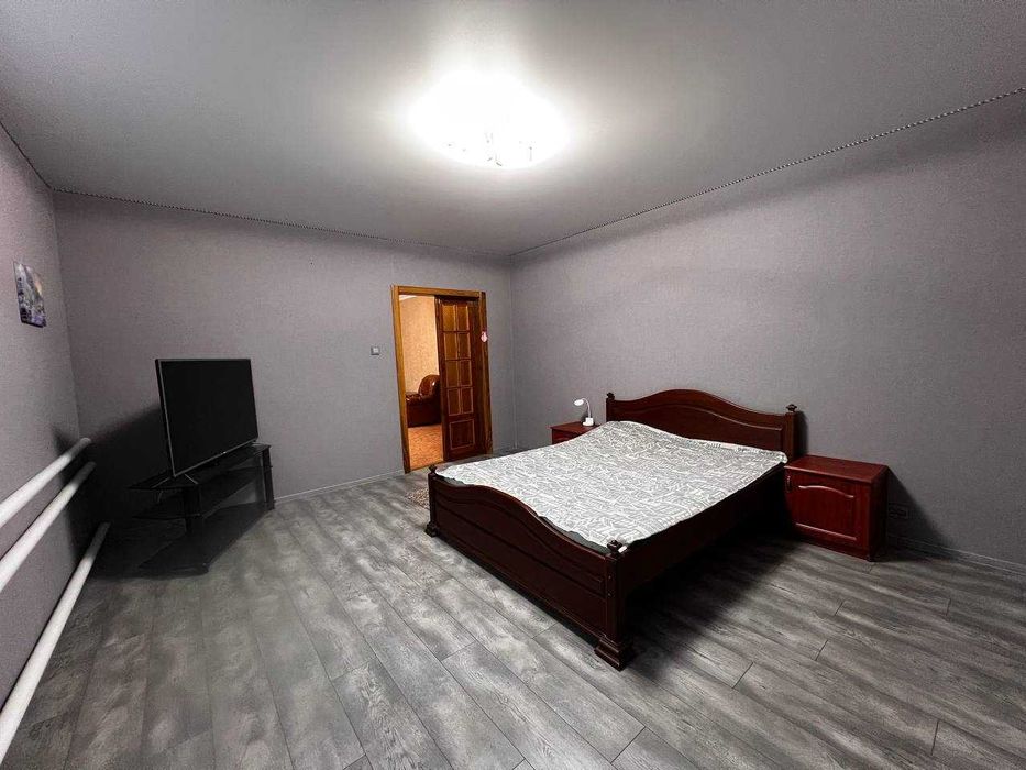 Продається просторий житловий будинок з земельною ділянкою 0,43 га