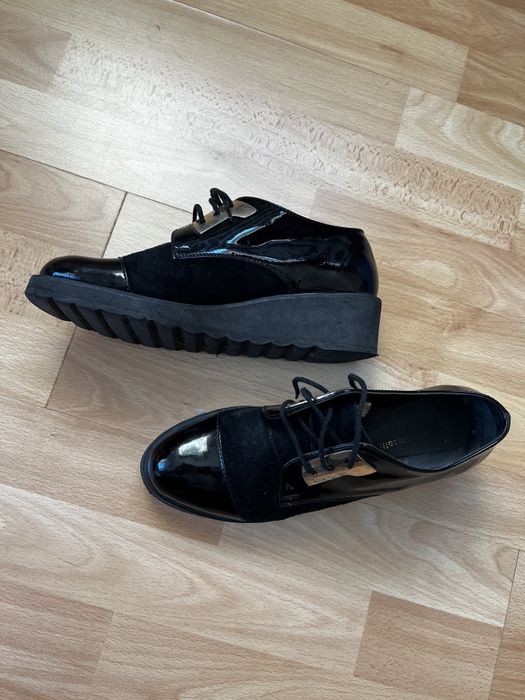 Жіночі черевики.