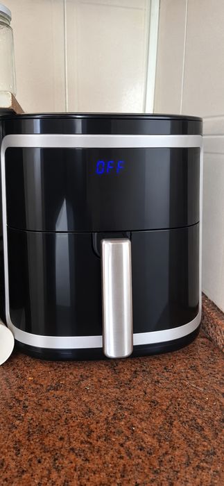 Fritadeira sem Óleo / Air Fryer Digital Preta – A Funcionar