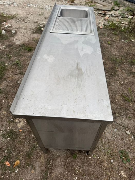 Bancada com pia fechada