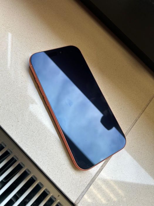 Iphone 17 Pro / bateria 98%