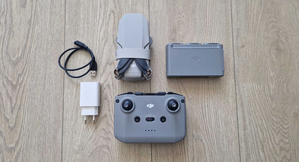 Dron DJI Mini 2: Fly More Combo (4k) Kompletny Zestaw z Torbą DJI - Baterie Jak Nowe
