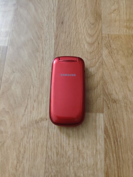 Телефон Samsung GT-E1272