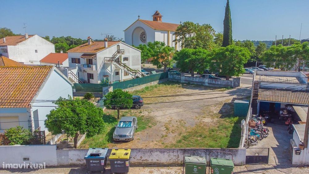 Terrenos Urbanos em Águas de Moura – Excelente Oportunidade para Habit