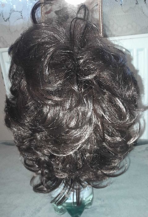 Sprzedam nową, sztuczną perukę.