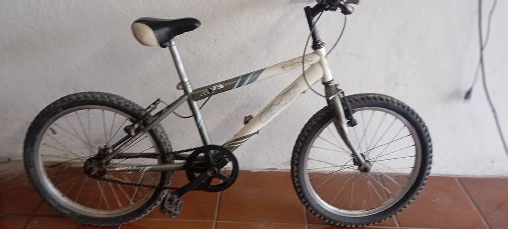 Bicicleta BTT "roda 20"