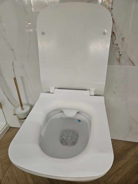 Miska WC wisząca Cersanit Caspia Cleanon z deską wolnoopadającą