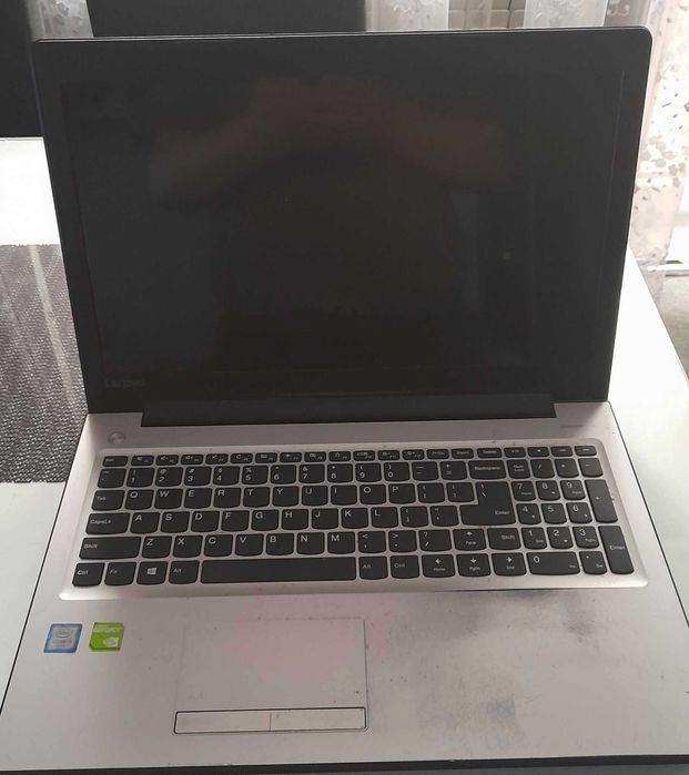 Laptop lenovo 16'' Intel Core i3 z uszkodzoną matrycą (na części)