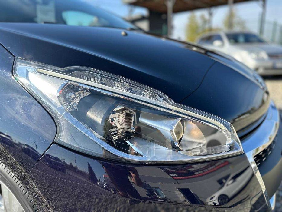 Peugeot 208 2019рік 1.2 Бензин Автомат