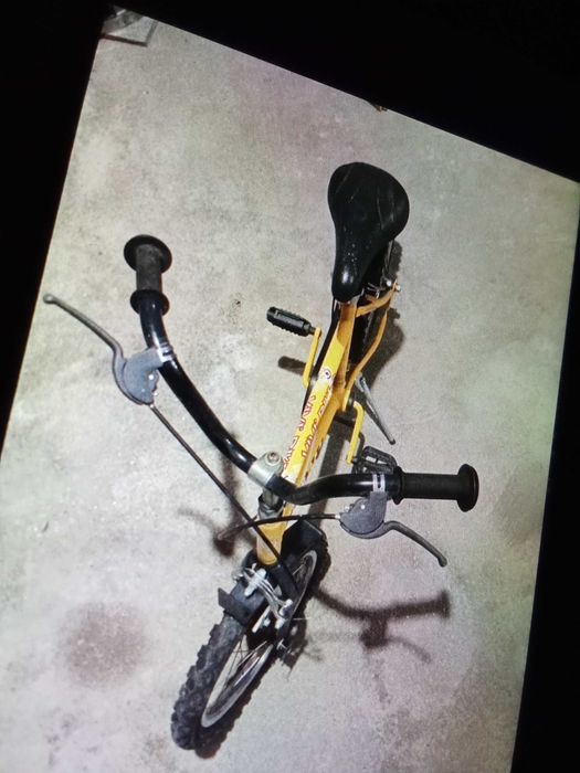 Bicicleta pequenas para mim em bom estado verde precisa de 2 cabras