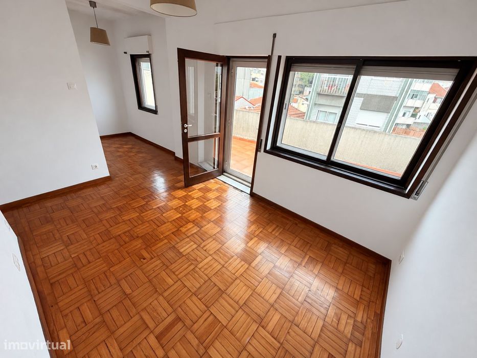 T2 com terraço próximo rotunda da Boavista