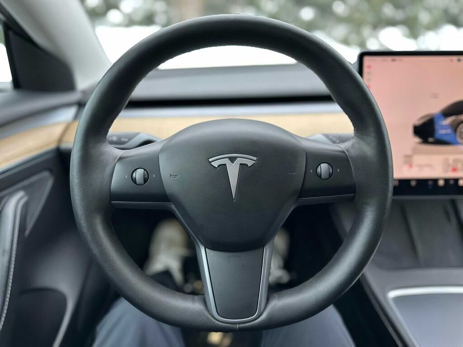 Tesla Model 3 Long Range      2022