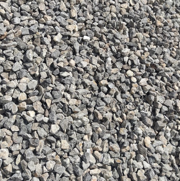 Szary kliniec biały szary grys tłuczeń piach ziemia ogrodowa