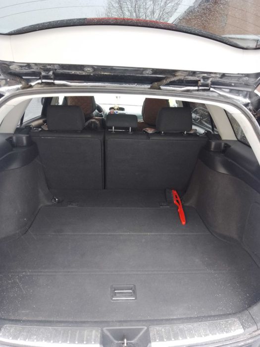 Тойота авенсіс 2005