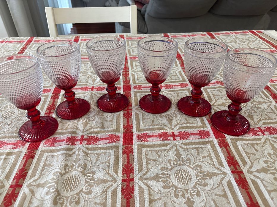 6 copos de vidro com caixa