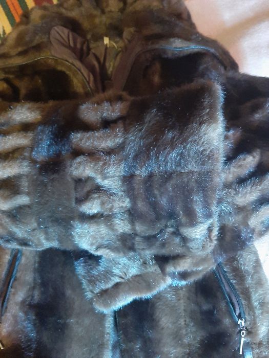 Продам жіночий полушубок
