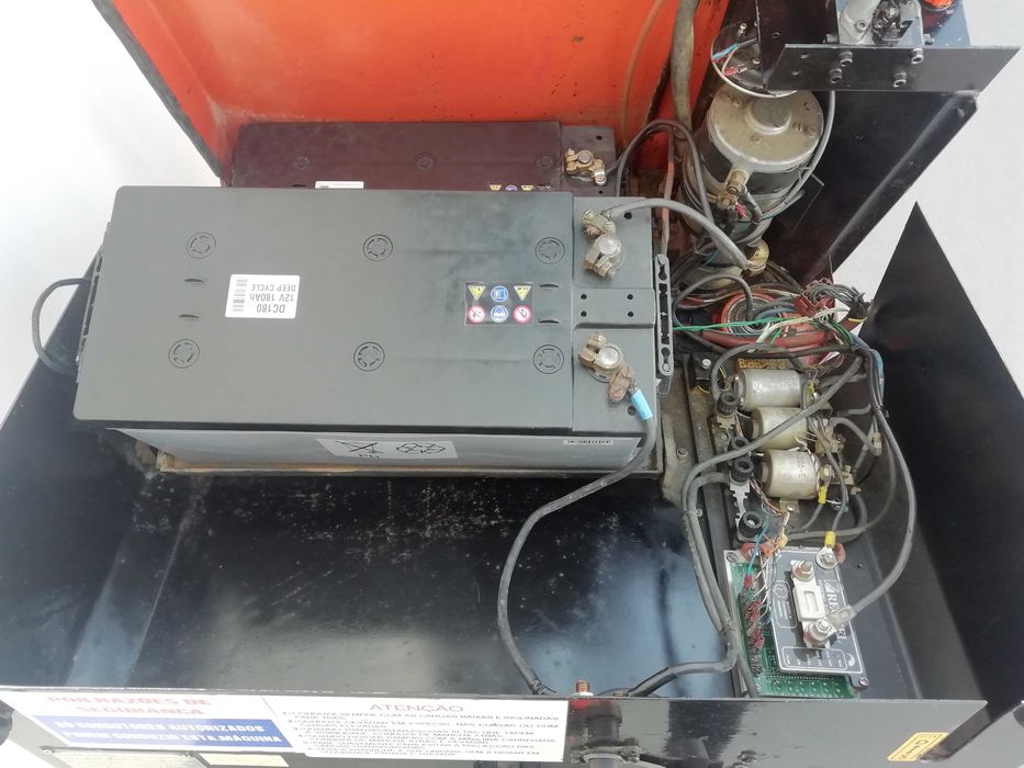 Stacker Elétrico + Carregador - 2.4m e 1.5t