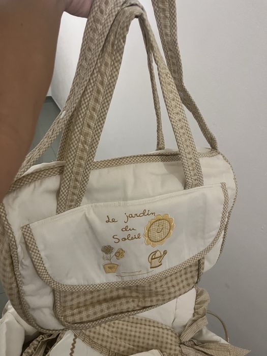 Saco, muda fraldas, toalha e lencol de berço