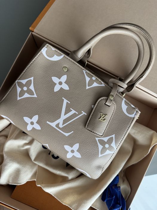 Beżowa torebka z monogramem LV