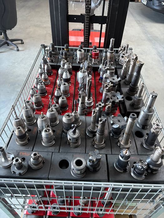 Тримачі інструментів SK40 до фрезерного верстату