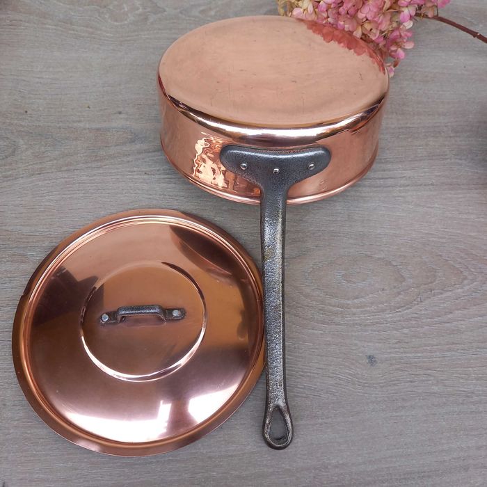 Miedziana patelnia z pokrywką grube dno - sygnowana